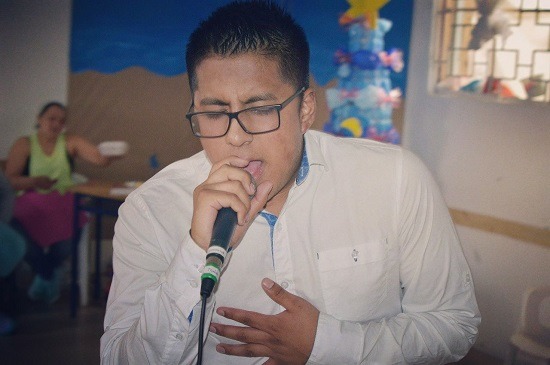 ARCE; un periodista que soñaba ser cantante y lo logró