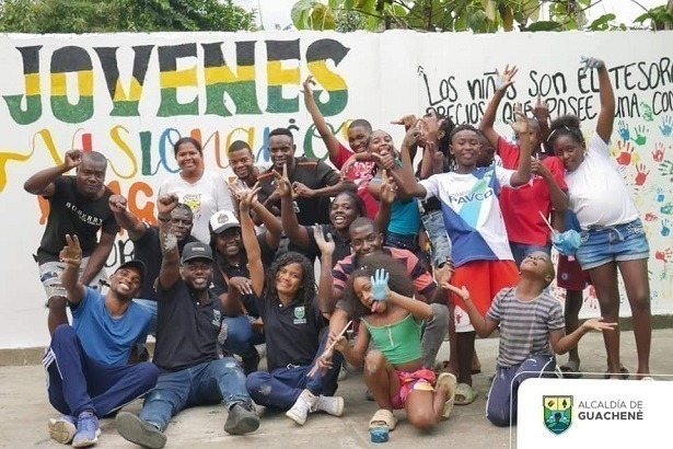 Jóvenes de Guachené promueven la convivencia con un mural colectivo Jóvenes de Guachené promueven la convivencia con un mural colectivo
