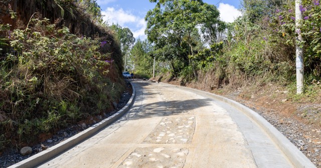 La Secretaría de Infraestructura transforma las vías de la vereda La Calera La Secretaría de Infraestructura transforma las vías de la vereda La Calera