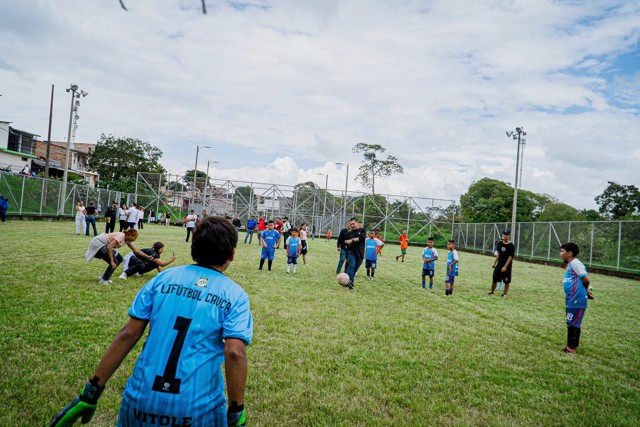 Un nuevo comienzo para la cancha de fútbol del barrio 5 de Abril Un nuevo comienzo para la cancha de fútbol del barrio 5 de Abril