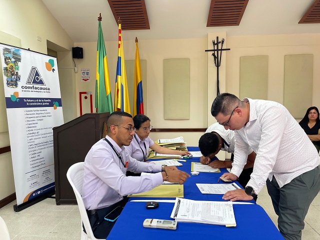 Comfacauca entrega subsidios de vivienda por más de $2.000 millones