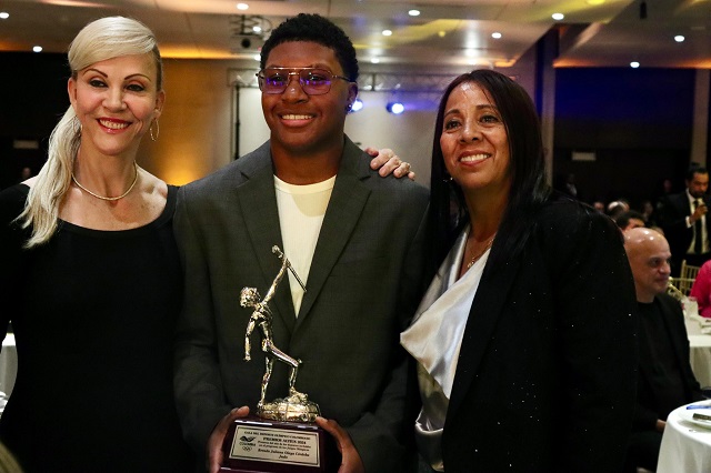 Gobernadora del Valle Dilian Francisca Toro reconocida en Premios Altius