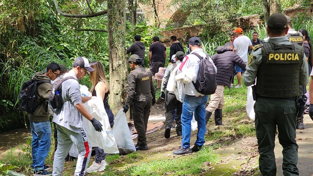 Alcaldía de Popayán lideró jornada de limpieza en el Puente del Humilladero Alcaldía de Popayán lideró jornada de limpieza en el Puente del Humilladero