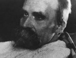 Dos retratos de F. Nietzsche y 10 Postrinos