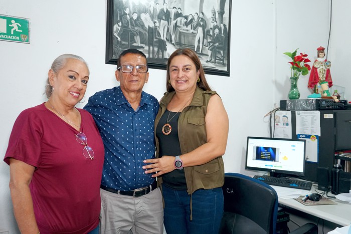 Un faro de luz en la educación Luis Alberto Sandoval Santacruz: Un faro de luz en la educación