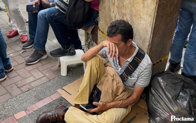 Bomberos reportan desmayos por largas filas
