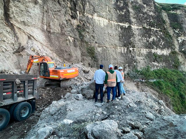 Gobernador de Nariño atiende emergencia vial en Pasto-Popayán Gobernador de Nariño atiende emergencia vial en Pasto-Popayán