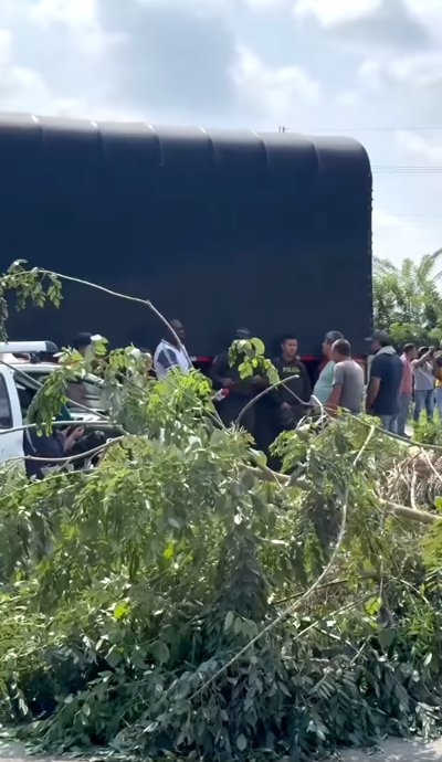 Comunidades levantan bloqueo en la Panamericana Comunidades levantan bloqueo en la Panamericana