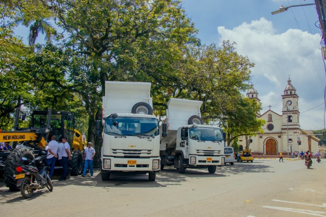 Entregan maquinaria para vías rurales y urbanas en Quilichao