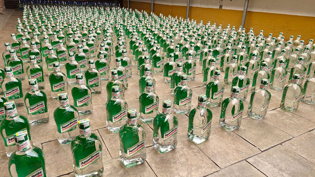 Incautan más de mil botellas de licor ilegal en Piendamó Incautan más de mil botellas de licor ilegal en Piendamó