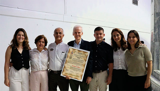Concejo de Cali condecora a Panadería Kuty por sus 40 años Concejo de Cali condecora a Panadería Kuty por sus 40 años