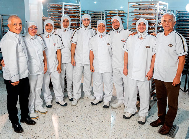 Concejo de Cali condecora a Panadería Kuty por sus 40 años de historia empresarial. Concejo de Cali condecora a Panadería Kuty por sus 40 años de historia empresarial.