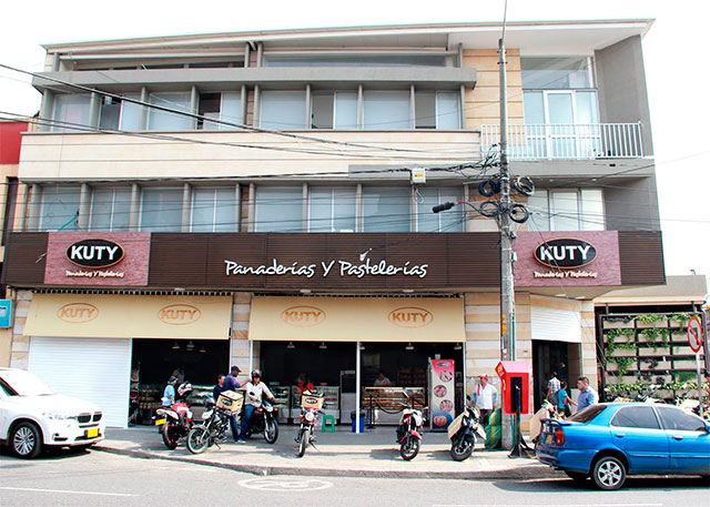 Concejo de Cali condecora a Panadería Kuty por sus 40 años de historia empresarial. Concejo de Cali condecora a Panadería Kuty por sus 40 años de historia empresarial.