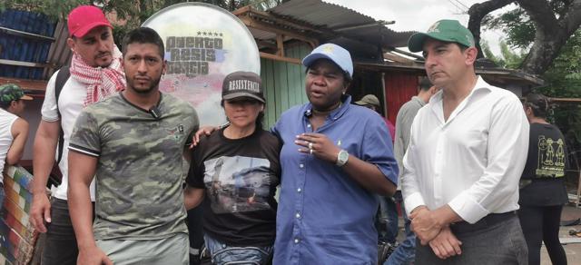 Desmontan casetas en Puerto Resistencia con participación juvenil Desmontan casetas en Puerto Resistencia con participación juvenil