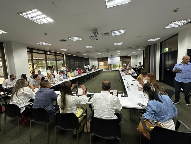 Gobierno nacional enfrenta reclamo unificado desde el Valle Gobierno nacional enfrenta reclamo unificado desde el Valle