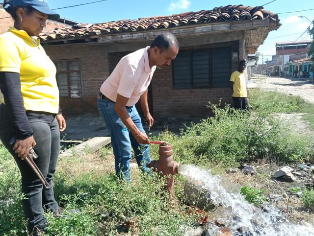 Afrocaucana de Aguas responde a denuncias ciudadanas tras conocer videos sobre agua contaminada en algunos domicilios.