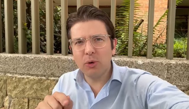 Foto-captura - video Facebook - Miguel Uribe Foto-captura - video Facebook - Miguel Uribe