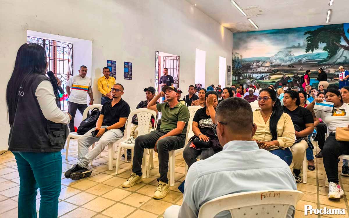 Diálogo abierto con líderes comunales