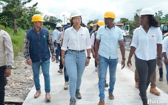 Gobernadora del Chocó verifica avances de obras estratégicas