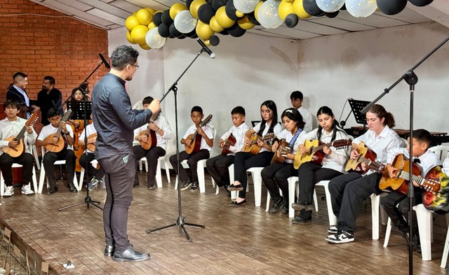 Más de 160 nuevos estudiantes inician su formación artística en la Escuela Municipal de Música de Popayán. Más de 160 nuevos estudiantes inician su formación artística en la Escuela Municipal de Música de Popayán.