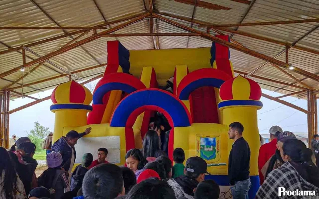 Gobierno y comunidad atienden a infancia indígena