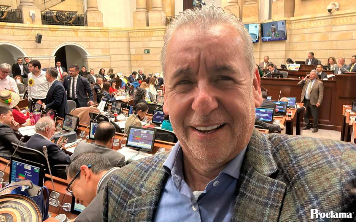 Senado aprueba contrato laboral para aprendices del Sena