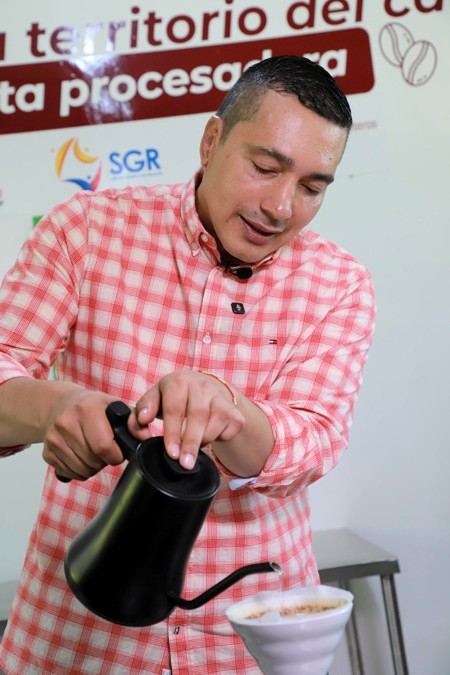 Un gobernador campesino y cafetero que nunca soltó la tierra Un gobernador campesino y cafetero que nunca soltó la tierra