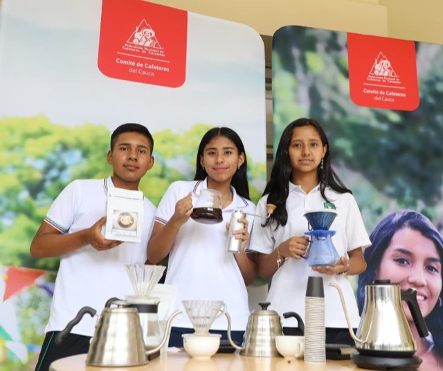Un gobernador campesino y cafetero que nunca soltó la tierra Un gobernador campesino y cafetero que nunca soltó la tierra