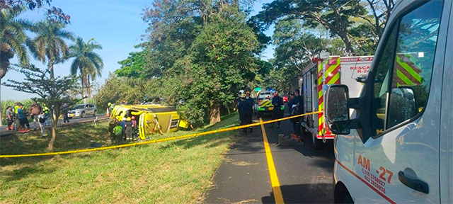 Bus intermunicipal se accidenta en vía Cali–Palmira Bus intermunicipal se accidenta en vía Cali–Palmira