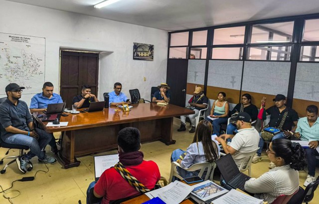 Caloto traza rutas de desarrollo con resguardos indígenas