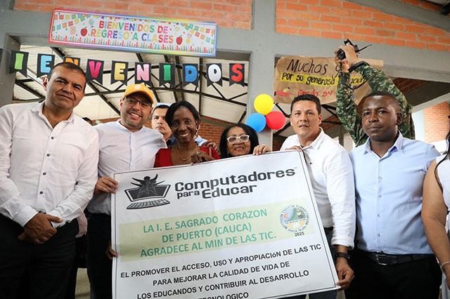 Conectando al Cauca: un paso firme hacia la equidad digital Conectando al Cauca: un paso firme hacia la equidad digital