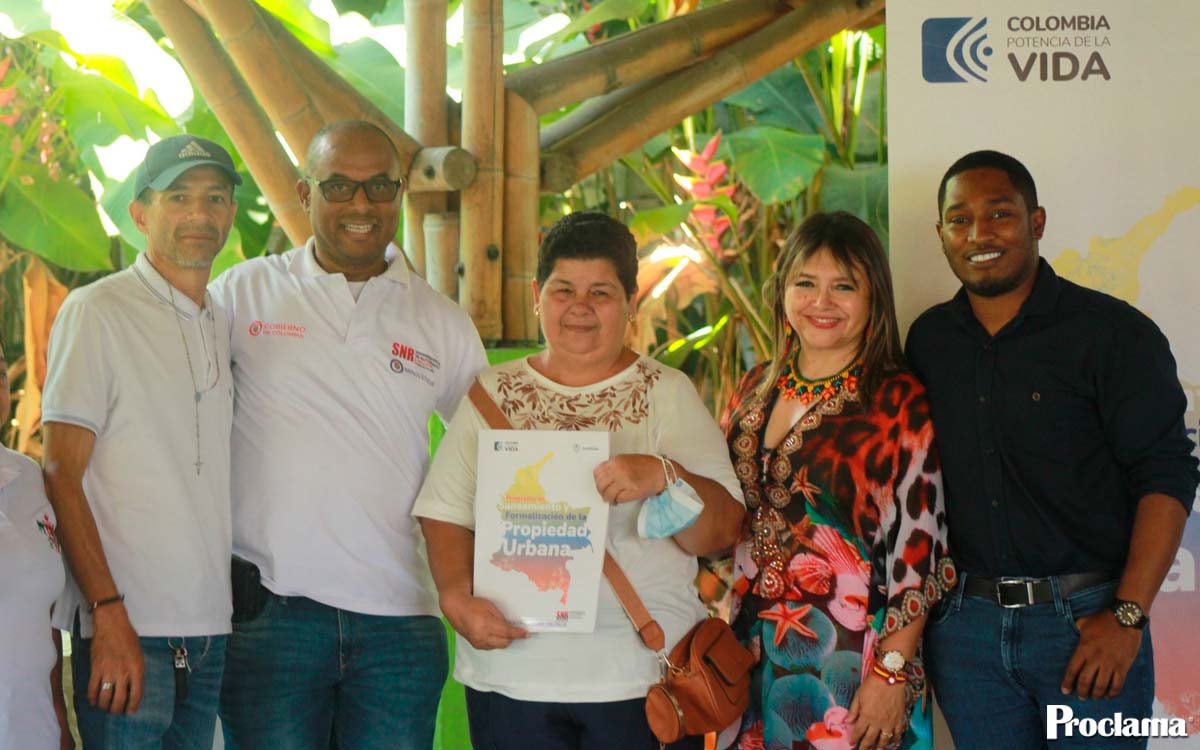 Corinto entrega títulos de propiedad a familias Corinto entrega títulos de propiedad a familias