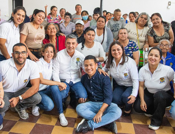 Desde la Política Pública de Seguridad Alimentaria, la Alcaldía entregó de kits de semillas a personas cuidadoras Desde la Política Pública de Seguridad Alimentaria, la Alcaldía entregó de kits de semillas a personas cuidadoras