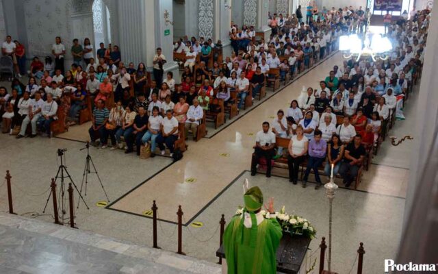 Homenaje a catequistas por su servicio