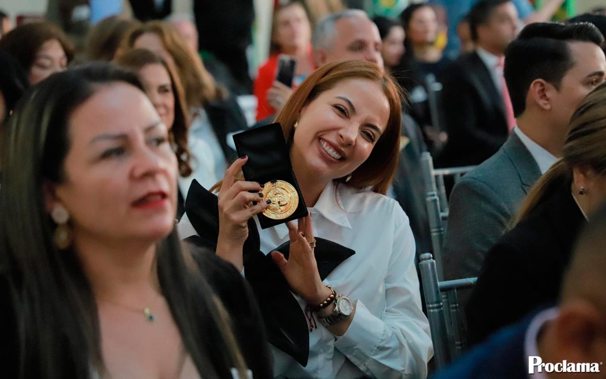 Victoria Guzmán recibe distinción nacional por gestión social Victoria Guzmán recibe distinción nacional por gestión social