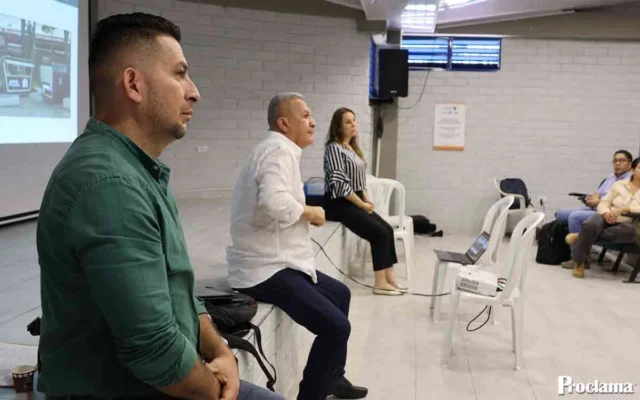 Miranda escucha a comerciantes de la plazoleta