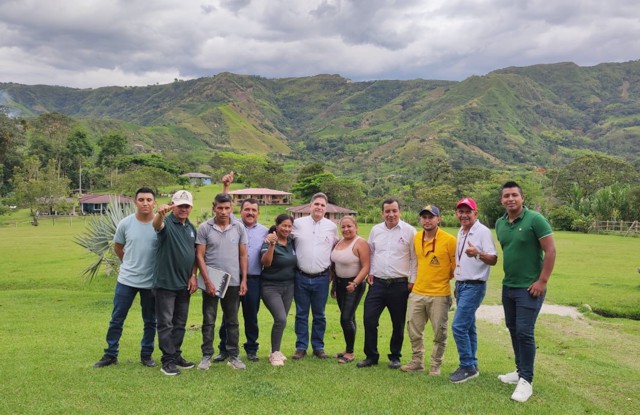 Cafeteros del Cauca entregan cerramiento escolar en Morales Cafeteros del Cauca entregan cerramiento escolar en Morales