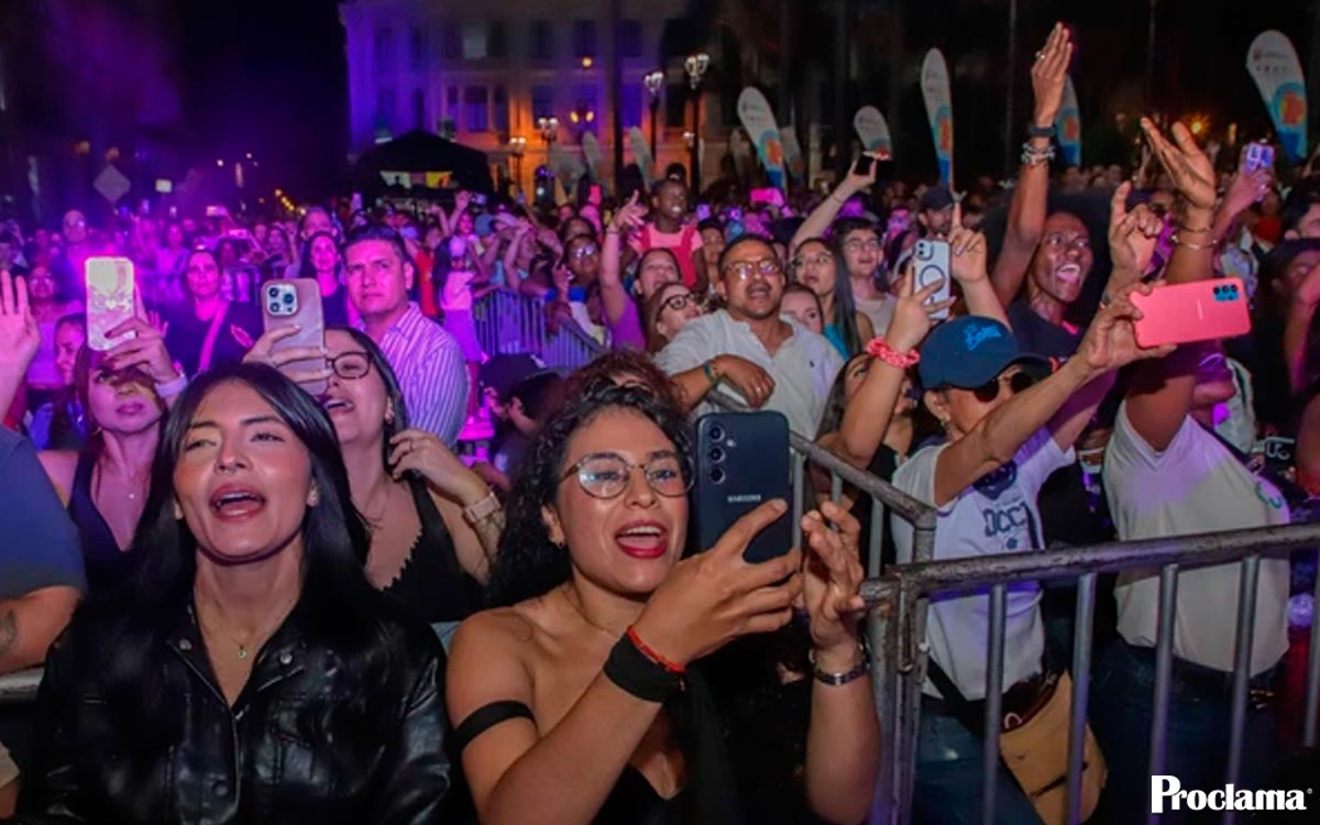 Cali cerró su aniversario con un concierto masivo en la Plaza de Cayzedo Cali cerró su aniversario con un concierto masivo en la Plaza de Cayzedo