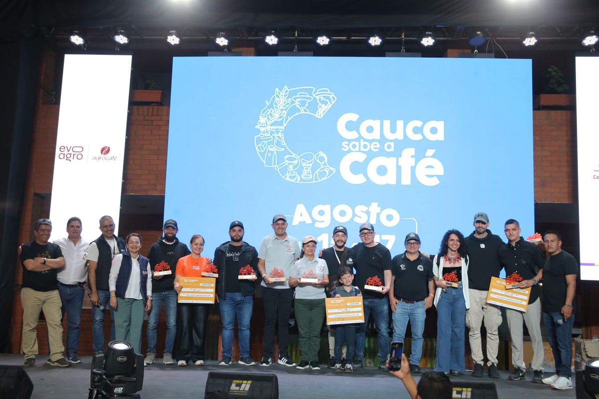 Cauca corona a los reyes del café en Popayán Cauca corona a los reyes del café en Popayán