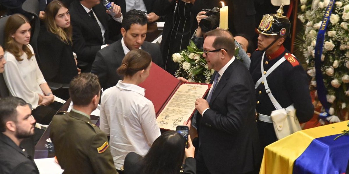 El POLITIZADO SEPELIO DE MIGUEL URIBE TURBAY