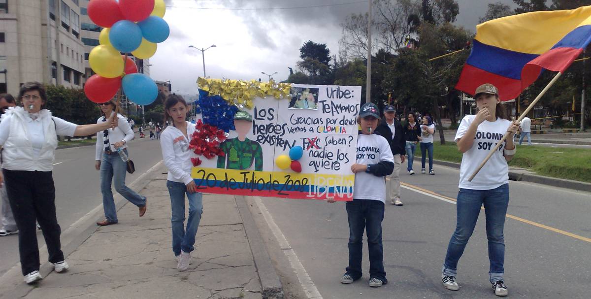 LO QUE SIGNIFICA LA MARCHA URIBISTA DEL 7 DE AGOSTO LO QUE SIGNIFICA LA MARCHA URIBISTA DEL 7 DE AGOSTO
