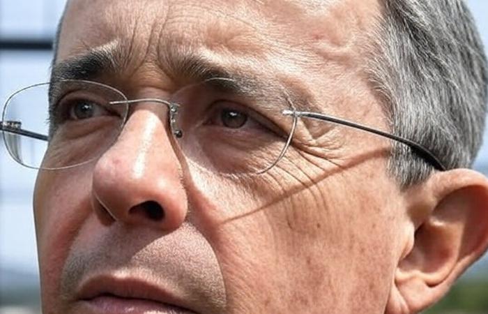 ORDENAN LIBERTAD DEL CONDENADO EXPRESIDENTE URIBE VÉLEZ