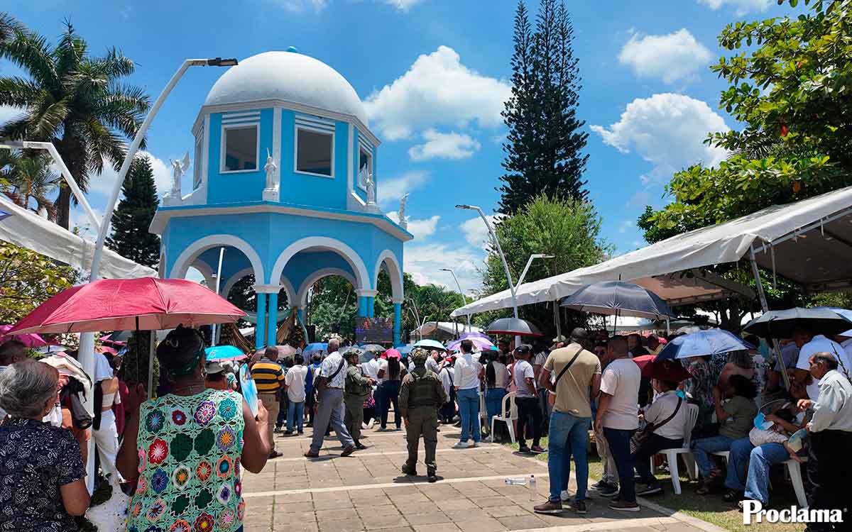 Cinco mil fieles acompañaron a la Niña María en Caloto Cinco mil fieles acompañaron a la Niña María en Caloto