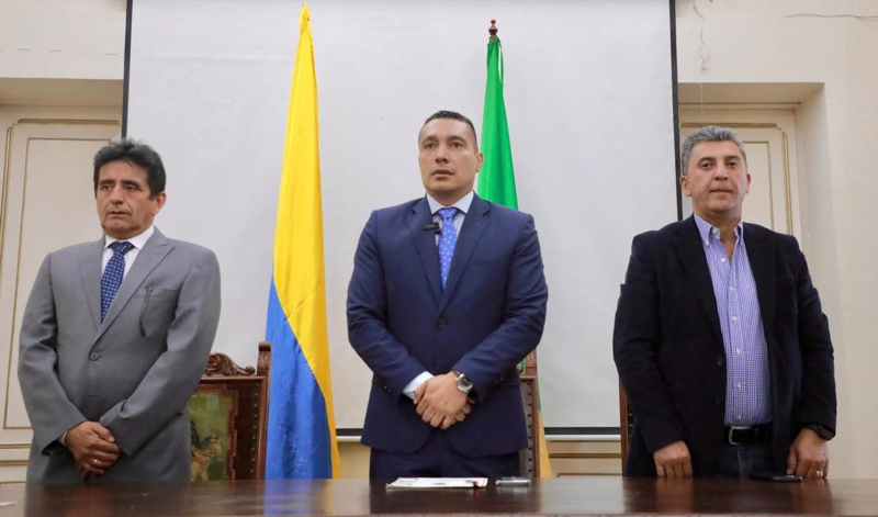 El Cauca condecora a su Defensor del Pueblo El Cauca condecora a su Defensor del Pueblo