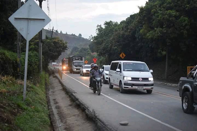 Indígenas bloquean de nuevo la Panamericana Indígenas bloquean de nuevo la Panamericana