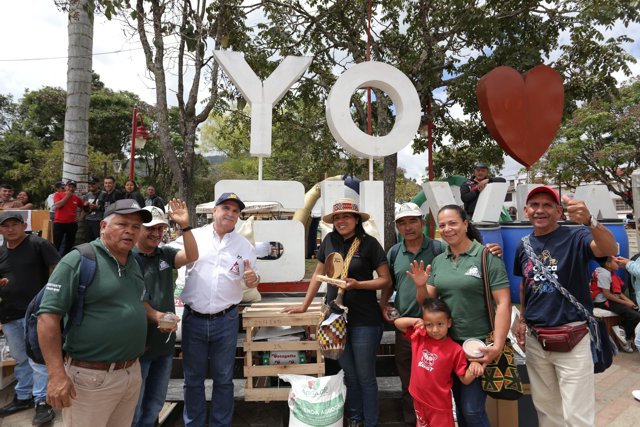 Silvia celebra a su campeona del café 2025