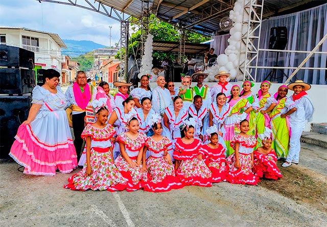 Corinto celebró con éxito su Mercado Campesino