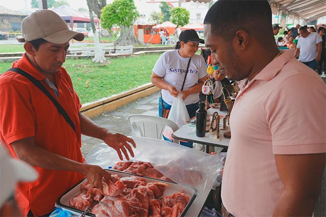 Corinto celebró con éxito su Mercado Campesino