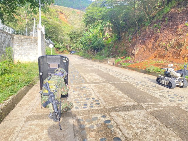 Ejército descarta explosivos en carro abandonado en el Norte del Cauca Ejército descarta explosivos en carro abandonado en el Norte del Cauca
