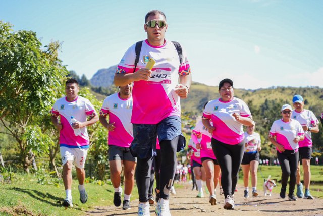 La Carrera Huellas Rosa llenó de esperanza las calles de Silvia La Carrera Huellas Rosa llenó de esperanza las calles de Silvia